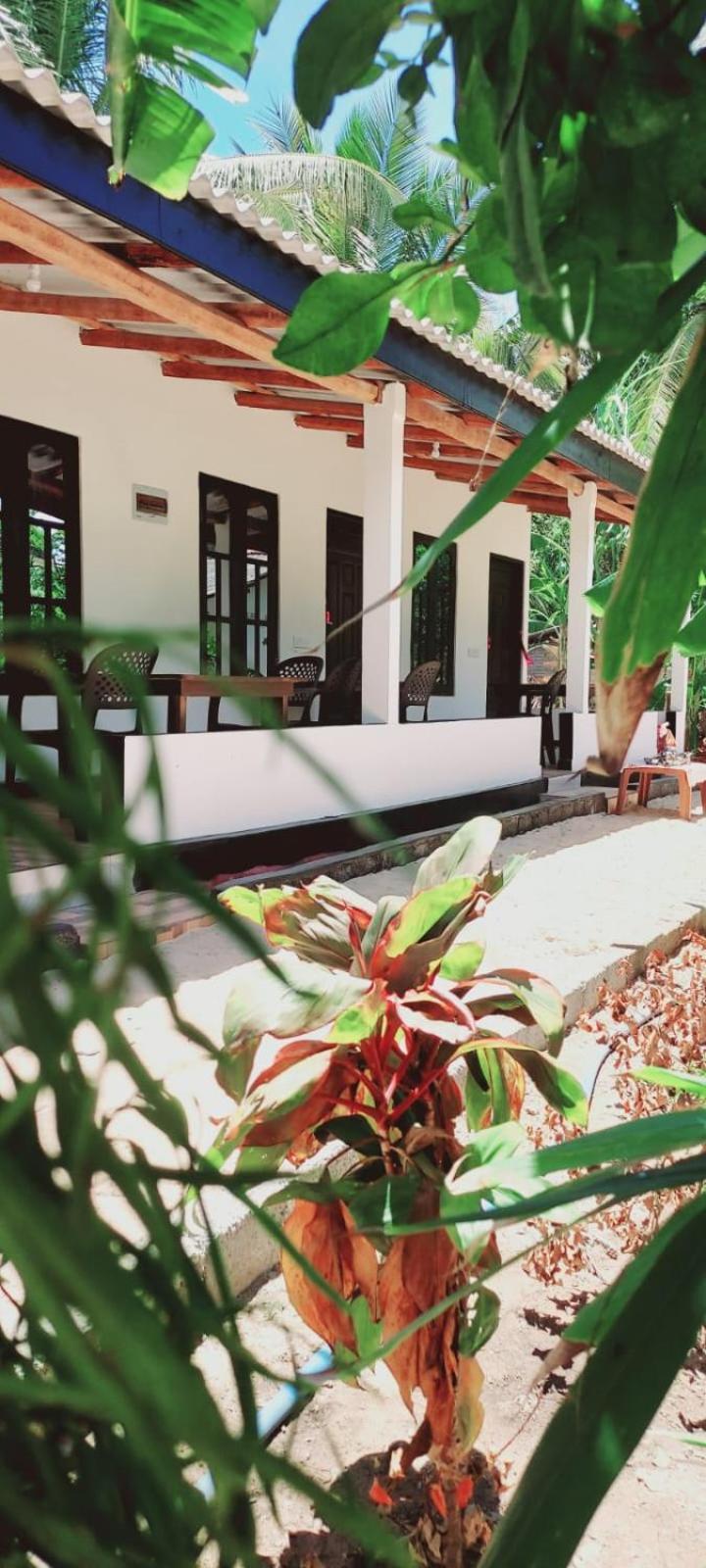 Nilaveli Beach Rooms エクステリア 写真