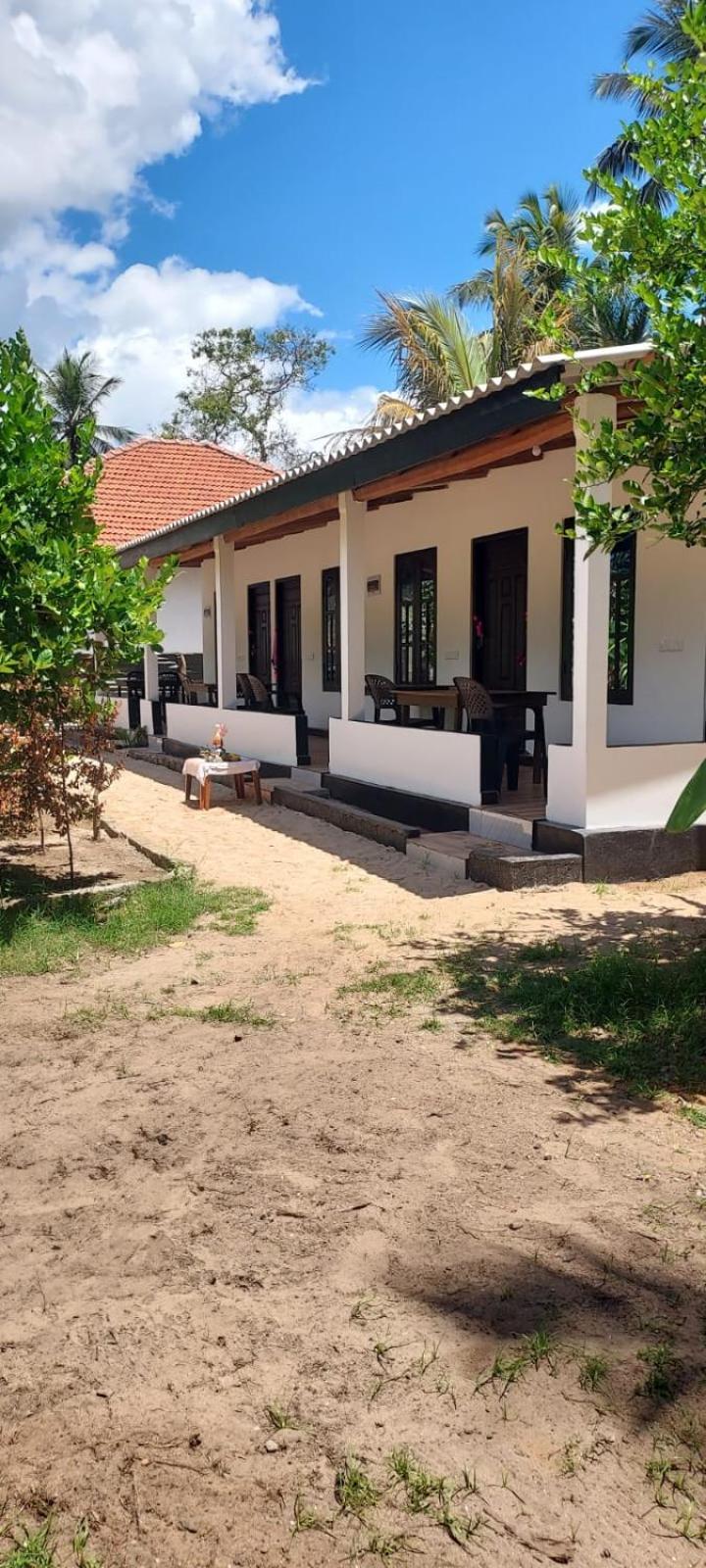 Nilaveli Beach Rooms エクステリア 写真