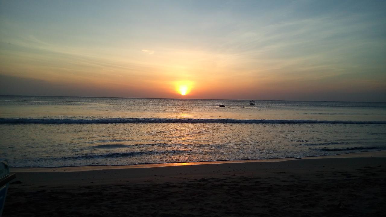 Nilaveli Beach Rooms エクステリア 写真